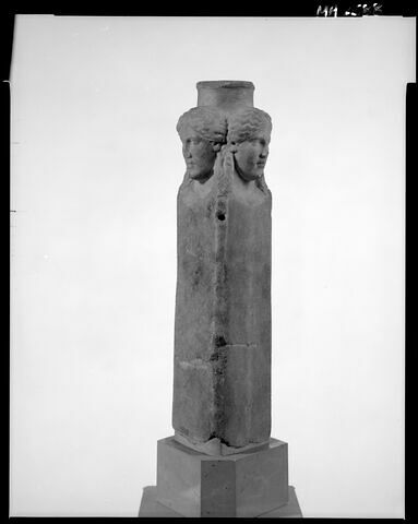 statuette, image 2/2