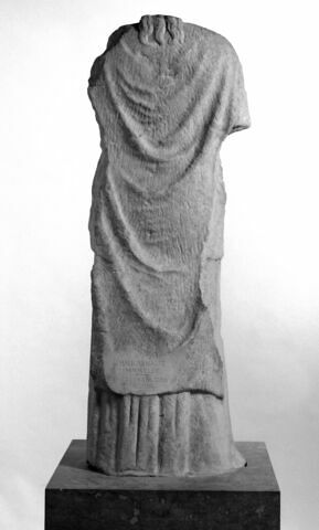 statue, image 9/21