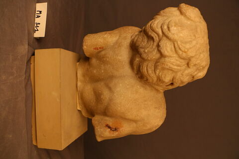 statuette, image 4/4