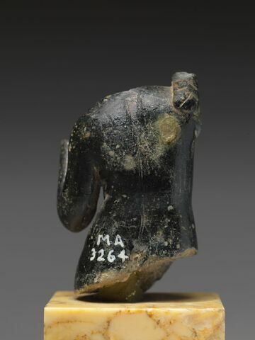 statuette, image 2/2