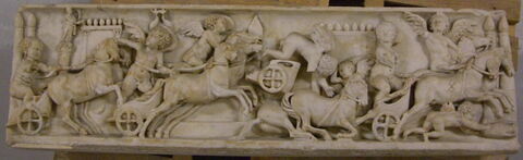 Sarcophage d'enfant, image 2/2