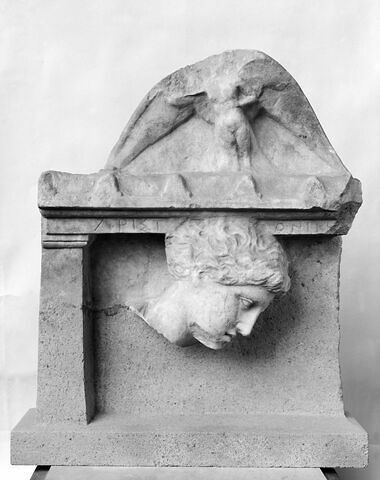 stèle funéraire, image 3/3