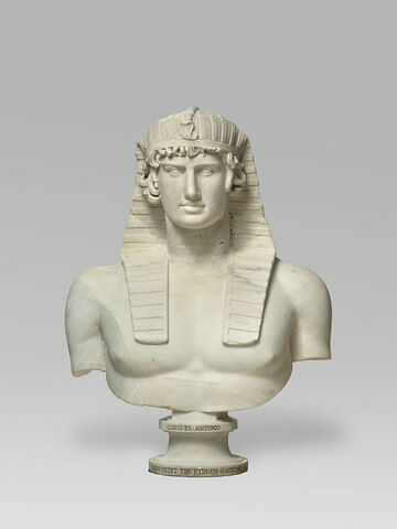 statue