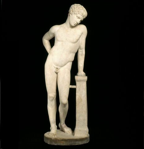 statue