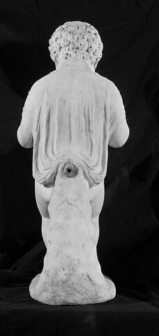 statue, image 2/2