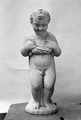 statue