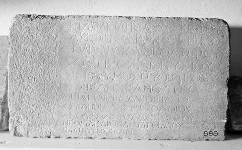 bloc de parement ; inscription