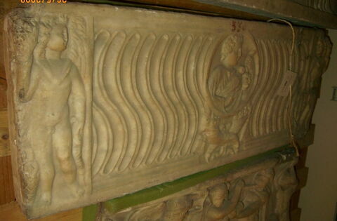 Sarcophage d'enfant, image 2/2