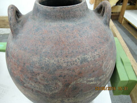 pithos, image 2/2