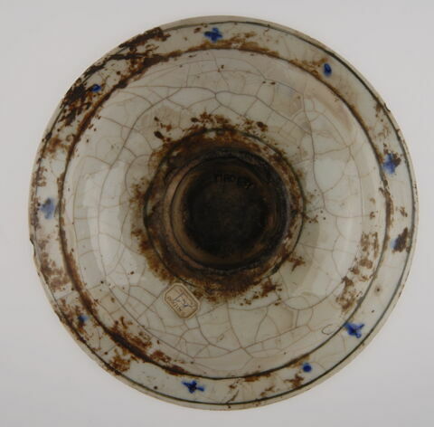 Petit plat aux fleurs épanouies nées d'un lotus, image 3/7