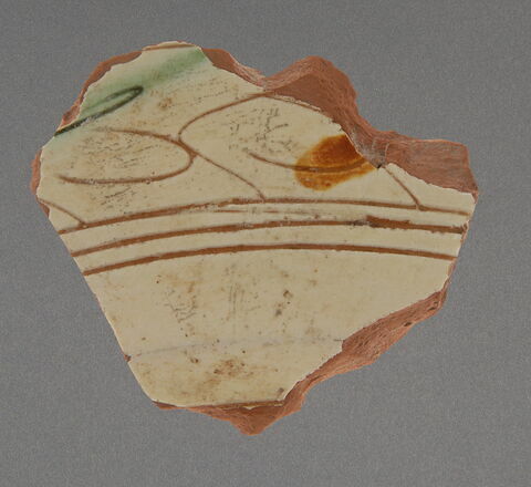 Fragment de paroi de coupe avec amorce de cavet