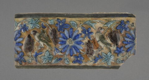 Fragment de frise à décor d'oiseaux et de fleurs