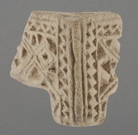 Fragment de brasero (?) à décor de losanges