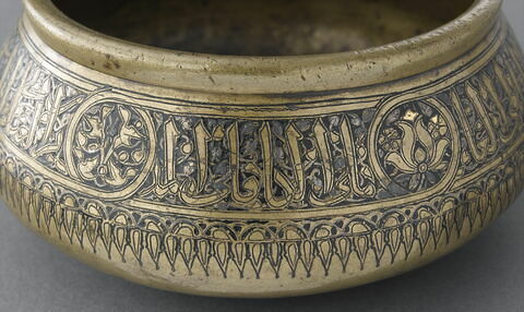 Bol (tâsa) à la titulature d'un émir anonyme, image 2/8