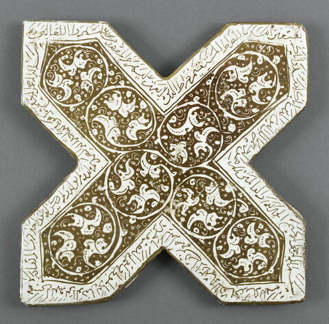 Croix à décor végétal stylisé, image 3/3