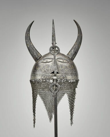 Casque à cornes, camail et nasal, image 2/8