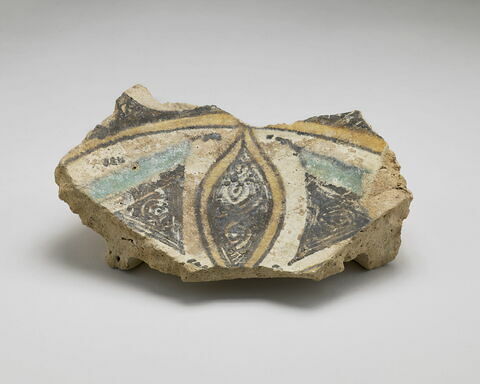 Fragment de coupe aux triangles et mandorle