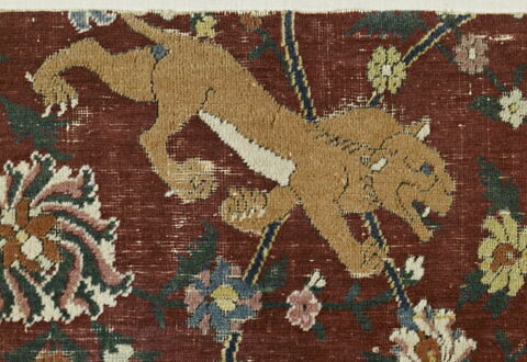 Fragment de tapis au combat d'animaux mythiques, image 4/5