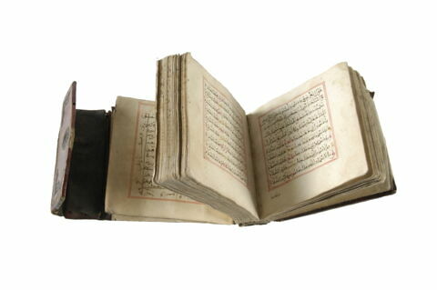 Reliure à rabat et manuscrit enluminé, image 17/17