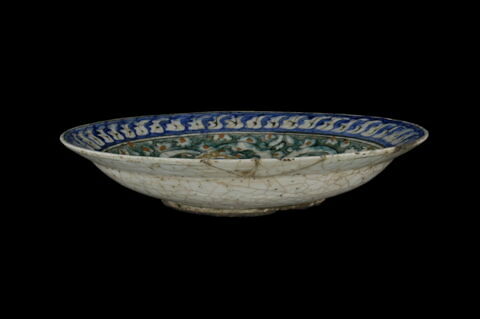 Plat ponctué de fleurettes, à décor cruciforme, image 6/6