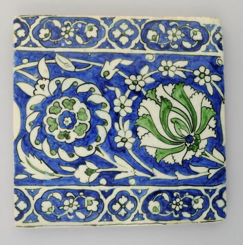 Carreau aux lotus et rosettes