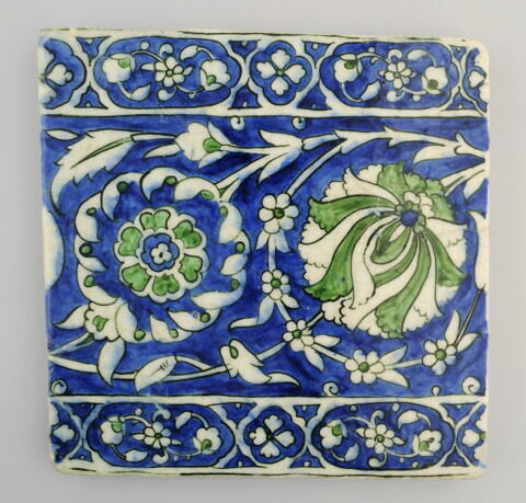 Carreau aux lotus et rosettes