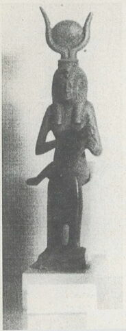 figurine d'Isis allaitant, image 2/3