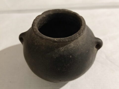 pot ; vase miniature