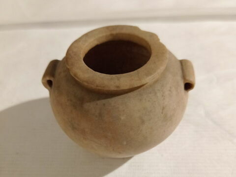 pot ; vase miniature