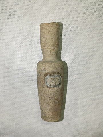 vase, image 3/3