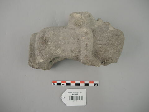 statue ; fragment