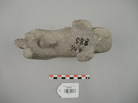 statue ; fragment, image 3/4