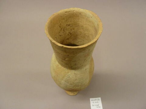 vase, image 2/2