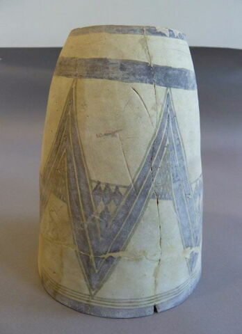 vase, image 2/2