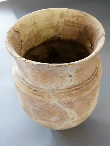 vase, image 3/3