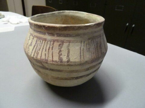 vase, image 2/2