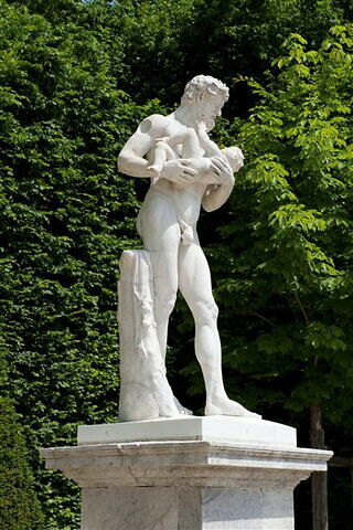 statue