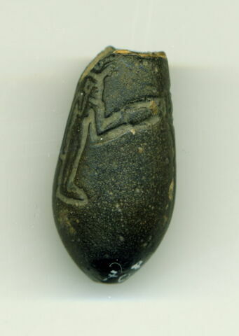 amulette  ; vase miniature, image 2/3