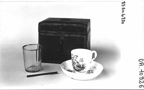 Tasse et sa soucoupe, d'un nécessaire, image 2/2