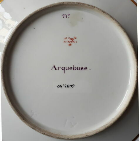 Assiette du Service Encyclopédique sans n°. Arquebuse, image 2/5