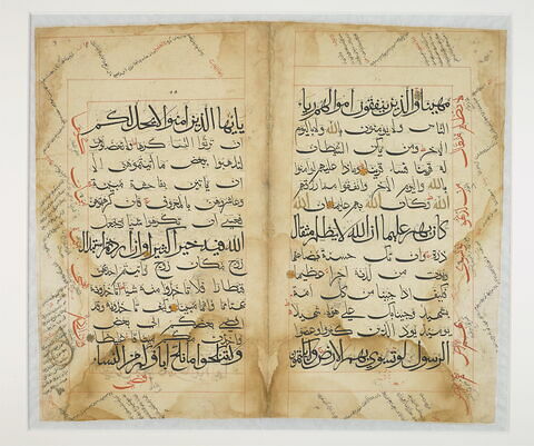 Double page d'un coran : Sourate 4 (Les femmes, al-nisāʾ), fol. 16r : versets 19 à 22 ; fol. 17v : versets 37 (fin) à 42