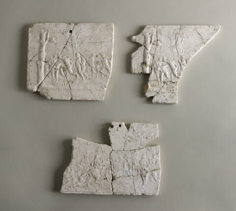 bas-relief, fragment ; plaque, fragment, image 2/2