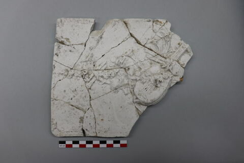 bas-relief, fragment ; plaque, fragment