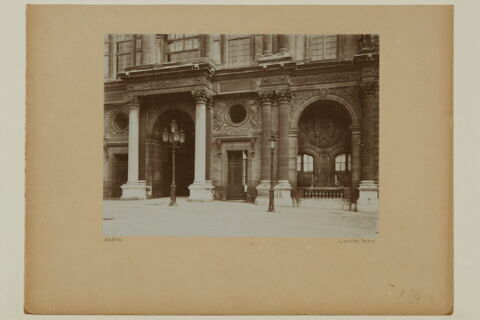 Façade est de la cour Napoléon (détail), image 2/2