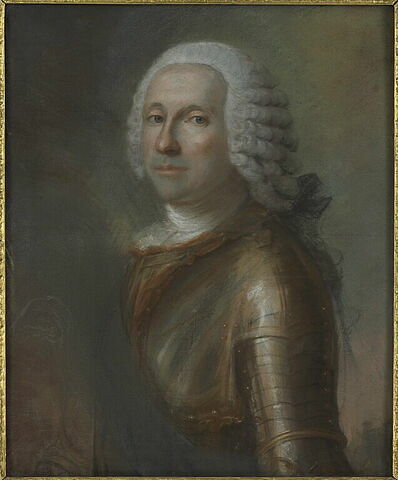 Buste d'homme à perruque poudrée et en cuirasse.