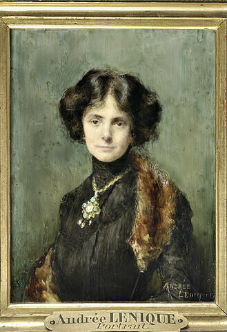 Portrait d'une jeune femme en noir