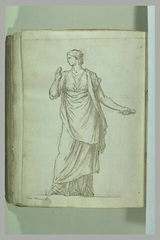 Femme drapée, debout, vue de face, le visage de profil vers la gauche, ...