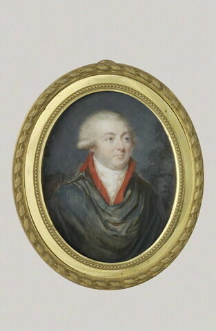 Portrait d'homme à mi-corps, en manteau bleu à collet rouge, cravate blanche