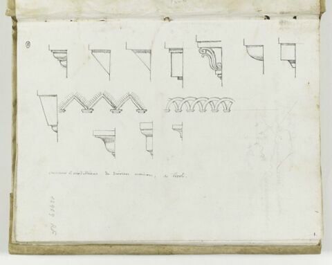 Créneaux et modillons de diverses maisons à Tivoli