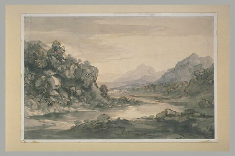 Paysage de lac, aux bords boisés